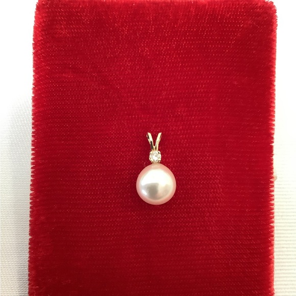 Pearl and Diamond 14K Gold Pendant - Picture 4 of 8